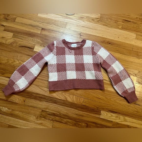 Knit Crop sweater. - Picture 1 of 4
